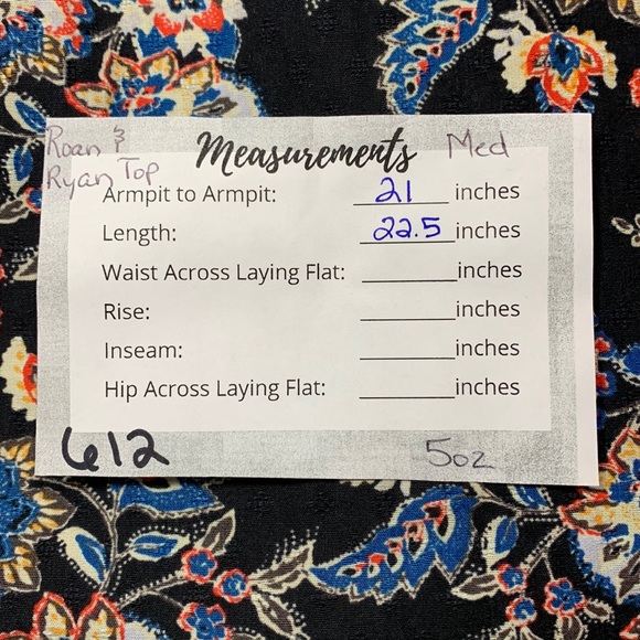 Roan + Ryan Black Floral Paisley V-neck Flutter Sleeve Top - Medium - Picture 10 of 10